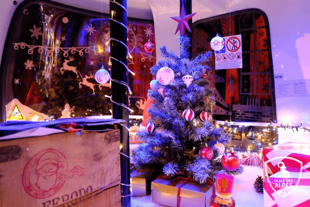 Boite Aux Lettres du Père Noël - Place des Alpes